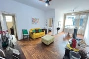 Apartamento com 3 quartos, todo amplo, quadra da praia.