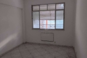 Apartamento de 2 quartos, andar alto, vazio, 1 vaga.