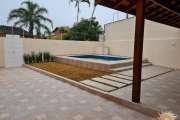 LINDA CASA COM AMPLA PISCINA E CHURRASQUEIRA