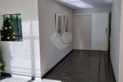 Apartamento amplo e totalmente reformado no Jardim São Paulo, um por andar.