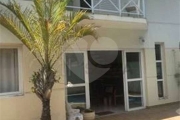 Casa à venda  de Alto Padrão em Condomínio Fechado Aceita 50% em Permuta por Apartamento!!