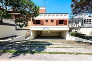 Casa para locação de 520m², 4  suítes, closet, jardim de inverno, piscina, 8 vagas,  no Condomínio