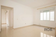 Este apartamento é uma verdadeira pérola! Reformado recentemente, apresenta um interior moderno e elegante, todo revestido com piso porcelanato e janelas novas que proporcionam excelente luminosidade.