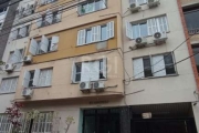 O apartamento  2 dormitórios - Subsolo -   possui 100 m² peças amplas, sendo além da cozinha com móveis novos, uma sala e banheiro com ótimo tamanho e 2 quartos mais uma dependência de empregada, cont