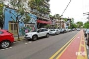 .Casa à venda em Cidade Baixa, Porto Alegre. Excelente localização na Rua Lopo Gonçalves. Casa em terreno amplo com 84.7m² de área total e 84.7m² de área privativa. Possui 2 dormitórios, 3 banheiros s