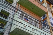 Excelente Localização! Apartamento de 2  dormitórios, banheiro, cozinha com dependência e sacada. &lt;BR&gt;De frente e ensolarado. Perto dos supermercados Zaffari e Asun, Praia de Belas Shopping, jun