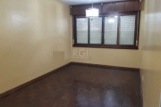 Apartamento semi mobiliado com 3 (três) dormitórios, sendo uma suíte, dois banheiros mais lavabo e lavanderia, duas salas de estar e Jantar .115m² privativos, Próximo ao Zaffari da Protásio Alves cond