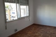 OPORTUNIDADE - no coração do bairro Rio Branco       &lt;BR&gt;    &lt;BR&gt;Excelente apartamento térreo, desocupado, bem iluminado, dom dois dormitórios, lindo piso parquet, living estar e jantar, c