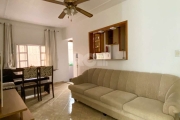 Apartamento 2 dormitórios, térreo, mobiliado, com pátio em 1 dos dormitórios e closet. Living 2 ambientes, cozinha americana e 1 banheiro social. &lt;BR&gt;&lt;BR&gt;Prédio enxuto, com baixo custo con