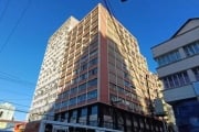 Vende apartamento com 51,9 de área útil na região central, reformado,  mobiliado, living dois ambientes, um dormitório , cozinha americana, área de serviço, banheiro e piso frio.&lt;BR&gt;&lt;BR&gt;Co