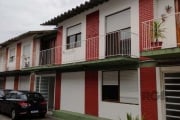 Ótima casa duplex em condomínio fechado no bairro Cristal, com 88m² privativos, de 3 dormitórios e vaga. Possui sala ampla, 3 dormitórios sendo 1 suíte, banheiro social, cozinha americana, Garagem fec