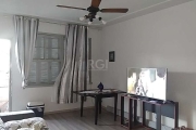 Vende apartamento de fundos  com 90,30 m2 , sendo 3 dormitórios  living dois ambientes , copa cozinha , espaço área intima que comporta um escritório ou sala para tv , banheiro auxiliar  área coberta 