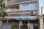 Impecável  apartamento no Jardim Botânico de 2 quartos com dependência transformada em close e banheiro auxiliar,   banheiro social c/ iluminação direta, amplo living para 2 ambientes com sacadão, coz