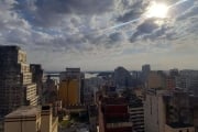 Vende apartamento em andar alto com linda vista para o Guaíba, arejado, iluminado, 1 dormitório,  cozinha, sala de jantar , sala de estar,  piso parquet e  banheiro.&lt;BR&gt;-Sol manhã e tarde &lt;BR