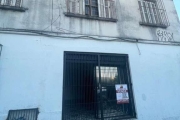 Apartamento terreo Bairro Santo Antônio. Imóvel com 108,04m², possui um amplo espaço, 4 salas, cozinha e 2 banheiros. Loja esquina com a Rua Doutor Malheiros e com a Av. Prof. Oscar Pereira. Para maio