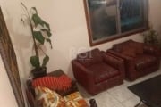 Oportunidade  na Zona Sul!&lt;BR&gt;&lt;BR&gt;Apartamento  bairro Cristal 03 dormitórios com 72 m² de área privativa,  cozinha, sala. Pátio com  churrasqueira garagem individual fechada, 01 banheiro, 