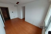 APARTAMENTO de 2 dormitórios, 55,62 m² de área privativa. No sexto andar com elevador.. Sala estar-jantar, cozinha, área de serviço conjugada, banheiro social, corredor de circulação. Os móveis sob me