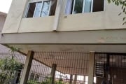 Excelente apartamento desocupado, dois dormitórios. living amplo com sol da manhã, banho social, cozinha, área de serviço separada e ensolarada, Excelente localização! Vale a pena conferir!