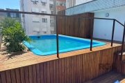 Cobertura duplex no bairro Menino Deus, excelente localização próximo ao Zaffari e Shopping Praia de Belas. O imóvel foi totalmente reformado e conta com 3 dormitórios, sendo 2 suítes, 3 banheiros, ár