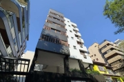 Apartamento à venda com 138m² de área privativa, localizado na Avenida Lageado, próximo ao Grêmio Náutico União. O imóvel conta com 4 quartos, sendo uma suíte, além de 3 banheiros. Dispõe de lareira e