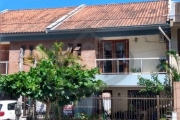 Vende excelente casa com 3 dormitórios, sala de jantar, 1 suíte, sala de jogos, vaga para 2 carros e semi mobiliada. &lt;BR&gt;Agende já sua visita!