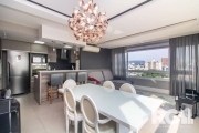 Apartamento semi mobiliado com três dormitórios sendo um suíte, churrasqueira, cozinha americana integrada com living dois ambientes, lavabo, andar alto com vista definida. São duas vagas de garagem c