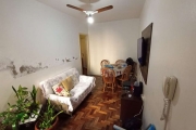 Apartamento com 2 ótimos dormitórios, banheiro social, living, cozinha, área de serviço. Piso em parquet na sala e nos quartos e cerâmico na cozinha, área de serviço e banheiro. Ótima ventilação e pos