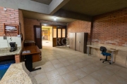 Casa mista no bairro Boa Vista  , hall entrada , recepção  , salas de reuniôes   , gabinetes , , salão de festas com churrasqueira  , academia   . Pátio com piscina , espaço social com churrasqueira .