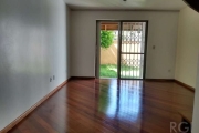 VENDO SOBRADO VILA GIARDINI &lt;BR&gt;Linda casa estilo sobrado, zona norte de Porto Alegre, com 3 quartos (1 suíte), amplo sótão com terraço privativo com uma maravilhosa vista, Living amplo com lava