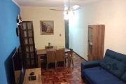 Ótimo apartamento de frente, com 62m² privativos, de 2 dormitórios e vaga. Possui sala ampla para 2 ambientes, sacada fechada (com acesso pela sala), 2 dormitórios, banheiro com box de vidro e ventila