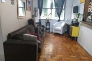 Excelente apto. 2 dormitórios, living 2 ambientes, cozinha americana, banheiro social, ao lado do bourbon da Assis Brasil, próximo aos recursos que o bairro oferece. Vale a oena conferir!&lt;BR&gt;pro