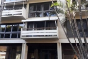 Excelente apartamento em rua nobre, junto ao Shopping Moinhhos, Parcão e todo o comércio do bairro, com 3 dormitórios, suíte, lavabo, dep. empregada, ótima conservação, 2 vagas de garagem, prédio com 