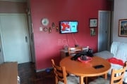 Apartamento 2 dormitórios, 1 vaga de garagem, no bairro Cristal, Porto Alegre/RS       &lt;BR&gt;&lt;BR&gt;Apartamento de dois dormitórios, em bom estado de conservação. Possui living, banheiro social