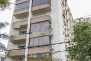 Bairro Menino Deus.-  Apartamento de dois dormitórios, um com sacada, hall de entrada, living amplo para dois ambientes, cozinha com área de serviço e banheiro auxiliar.&lt;BR&gt;Piso parquet, andar a