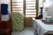 Apartamento de 2 dormitórios no Bairro Santana. Imediações do Zaffari Ipiranga. Com 1 loja comercial, (alugada). Em excelente localização de esquina ideal para comércio. &lt;BR&gt;Agende já sua visita