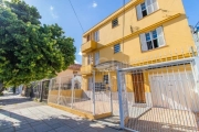 Apartamento térreo semimobiliado de 2 dormitórios no bairro São Geraldo. Living 2 ambientes, cozinha americana com móveis Tok  Stok e fogão cooktop, área de serviço separada, 1 banheiro com hidromassa