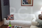 Vende Raridade na Cidade Baixa! MOBILIADO, apartamento com 3 dormitórios, living 2 ambientes com ar condicionado instalado, cozinha grande, banheiro social, área de serviço e dependência de empregada 