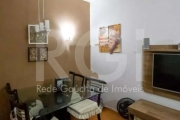 Vende ótimo apartamento de 2 quartos,  térreo, living para 2 ambientes , banheiro social, cozinha e área de serviço.1 vaga de garagem. Edifício com  salão de festas, churrasqueira, , portaria 12 horas