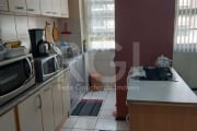 Vende apartamento com  02 dormitórios, de frente, andar alto, ampla cozinha com móveis planejados, living para 2 ambientes, sala de jantar e sala de estar. Edifício com 2 elevadores., bicicletário e z