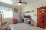 Apartamento com 02 dormitórios no bairro Cidade Baixa, cozinha, área de serviço, banheiro social com ventilação natural, lavabo e despensa. Piso laminado em todo apartamento. Prédio com interfone e si