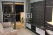 Vende-se apartamento alto padrão.  1 dormitório sendo 1 suíte, living amplo c/ sacada, cozinha americana, área de serviço independente, 1 vaga de garagem coberta e escriturada, 3 elevadores, estaciona