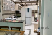 ÓTIMO APARTAMENTO TÉRREO COM 2 DORMITÓRIOS TOTALMENTE REFORMADO - Lindo imóvel com 2 dormitórios , banheiro social, sala e cozinha integrada à área de serviço. Um dos dormitórios com acesso a uma área