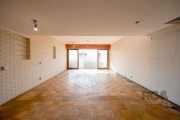 Apartamento Amplo com 3 Quartos (1 Suíte), 2 Vagas e Vista Deslumbrante no Moinhos de Vento&lt;BR&gt;&lt;BR&gt;Detalhes do Imóvel:&lt;BR&gt;Apartamento espaçoso de 195 m² privativos em andar alto, com