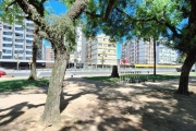 Excelente apartamento frente para Redenção, com 107,00m2 de área privativa, com 03 dormitórios, 02 banheiros, cozinha integrada com o living, 01 gabinete, apto. todo reformnado, hidraulica, eletrica n