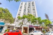 Apartamento de 3 dormitórios/suite, frente, andar alto. Living para 2 ambientes. Cozinha. Dependência de empregada aberta. Wc. Auxiliar. Área de serviço. Suite do casal de frente para  a avenida  Cris