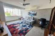 Apartamento mobiliado à venda, localizado na Rua Quintino Bocaiúva, no charmoso bairro Moinhos.&lt;BR&gt;&lt;BR&gt;Apartamento com Planta de 76m² privativos, distribuída em: living 02 ambientes, 02 do