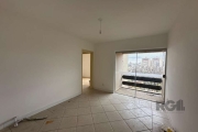 Apartamento de 2 dormitórios, 2 banheiros (social e auxiliar), com sacada integrada e vista panorâmica, à venda em localização estratégica no bairro Petrópolis&lt;BR&gt;&lt;BR&gt;O imóvel possui ambie