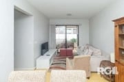 Apartamento de 83m², mobiliado, 3 dormitórios, sendo 1 com suíte, living de 2 ambientes com sacada e churrasqueira, cozinha planejada e equipada com armários e elétros, área de serviço separada, 1 ban