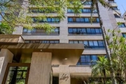 Excelente apartamento no bairro Mont Serrat, Porto Alegre.&lt;BR&gt;Com 3 suítes (sendo uma MASTER), 153m2 privativo, semi-mobiliado amplo living para 2 ambientes, churrasqueira, lavabo, wc auxiliar, 