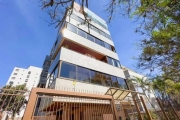 Apartamento amplo de 191m² privativos reformado, com ótima posição solar, semi mobiliado, possui 3 dormitórios sendo 2 suítes, uma com hidro, estar íntimo/sala de tv e banheiro social. Conta também co